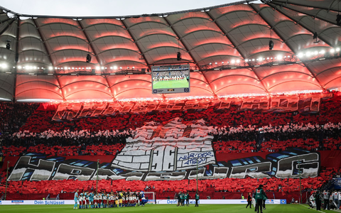 Hamburg-Choregraphie der HSV-Fans vor dem Spiel.   - Foto: Christian Charisius/dpa