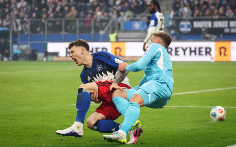 Umkämpftes Spiel: Hamburgs Nicolai Remberg (l) und Hoffenheims Grischa Prömel im Zweikampf. - Foto: Christian Charisius/dpa