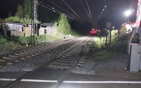 BPOL-HB: Zug erfasst PKW-Anhänger in Bremen-St. Magnus - Bundespolizei sucht Zeugen! - Foto: presseportal.de