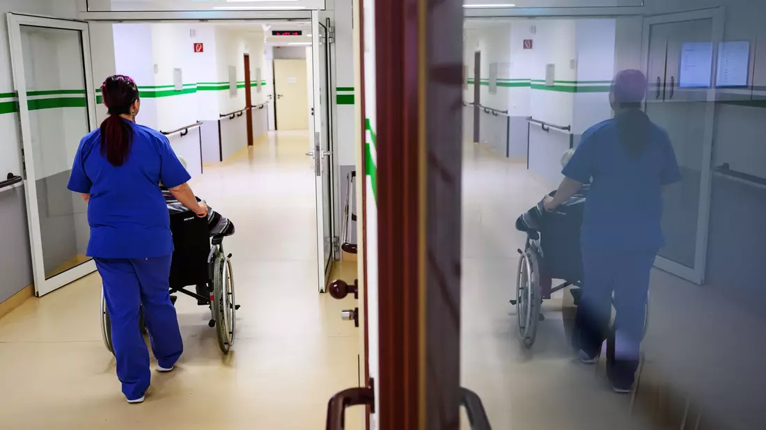 Die Gesundheitskosten sind hoch - wo wird der Rotstift angesetzt? (Symbolbild)  - Bild: Hendrik Schmidt/dpa