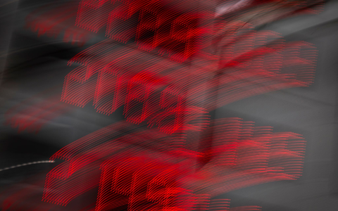 Die Spritpreise schwanken - die Regulierung mit der neuen 12-Uhr-Regel hat einer Studie zufolge die Margen der Mineralölkonzerne gestärkt. (Archivbild) - Foto: Peter Kneffel/dpa