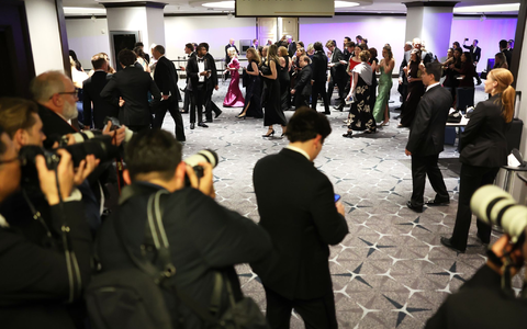 Nach den Schüssen herrscht große Unruhe. - Foto: Tom Brenner/AP/dpa