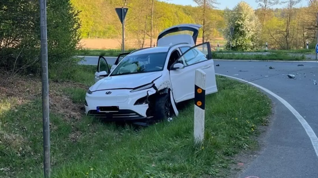 POL-HX: Verkehrsunfall mit vier verletzten Personen auf der B 252 - Bild: presseportal.de