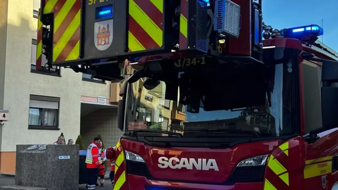 FW Speyer: Küchenbrand in der Straße Zum Weidentor - drei Verletzte - Bild: presseportal.de