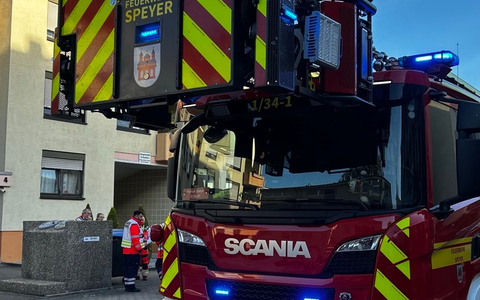 FW Speyer: Küchenbrand in der Straße Zum Weidentor - drei Verletzte - Foto: presseportal.de