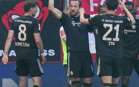 Sorgte für den Siegtreffer: Harry Kane (M). - Foto: Thomas Frey/dpa