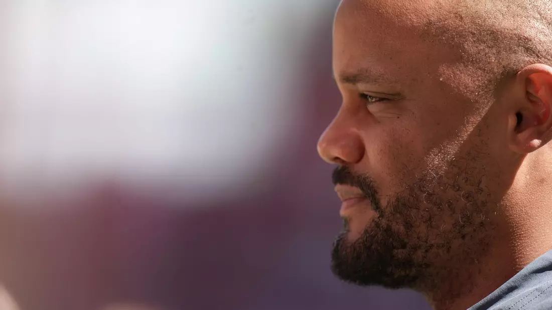 Brachte den FC Bayern in der Halbzeitpause wieder auf Kurs: Trainer Vincent Kompany. - Bild: Thomas Frey/dpa