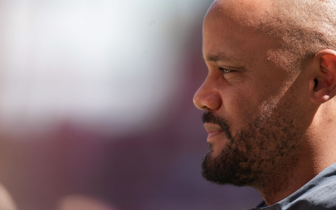 Brachte den FC Bayern in der Halbzeitpause wieder auf Kurs: Trainer Vincent Kompany. - Foto: Thomas Frey/dpa