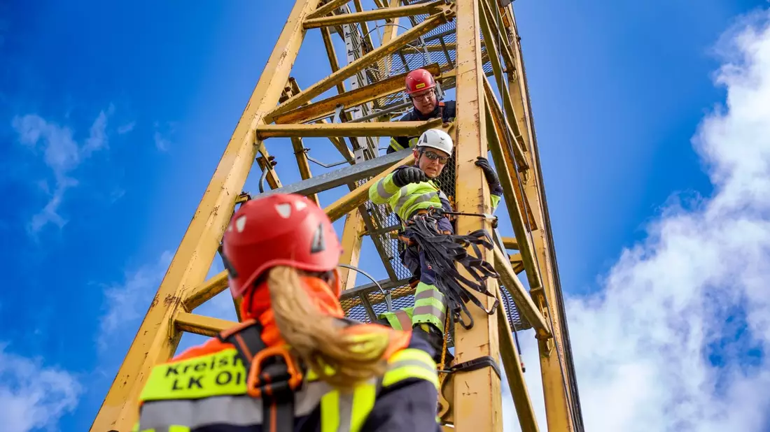 FW-OLL: Fortbildung zur Absturzsicherung bei der Kreisfeuerwehr Landkreis Oldenburg - Bild: presseportal.de