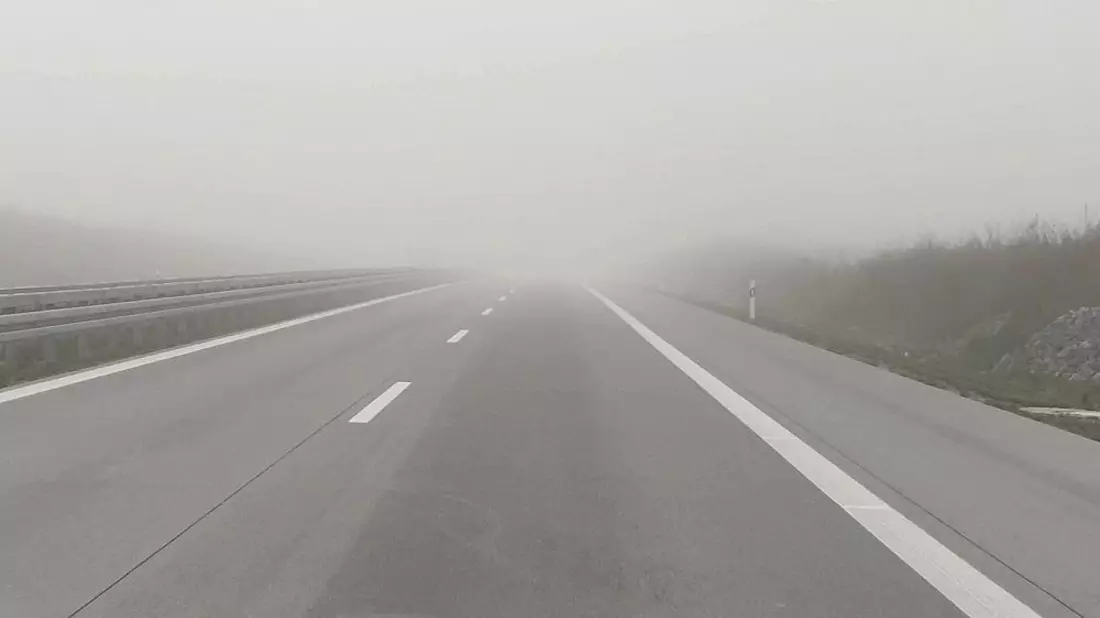 Nebel auf einer Autobahn (Archiv) - Bild: via dts Nachrichtenagentur