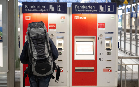 Bahnchefin Palla setzt ein Signal: Die Fahrpreise bleiben bis auf weiteres stabil. (Archivbild) - Foto: Sebastian Kahnert/dpa