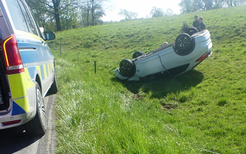 POL-GM: Alkoholisierter Autofahrer kommt von der Straße ab - Foto: presseportal.de