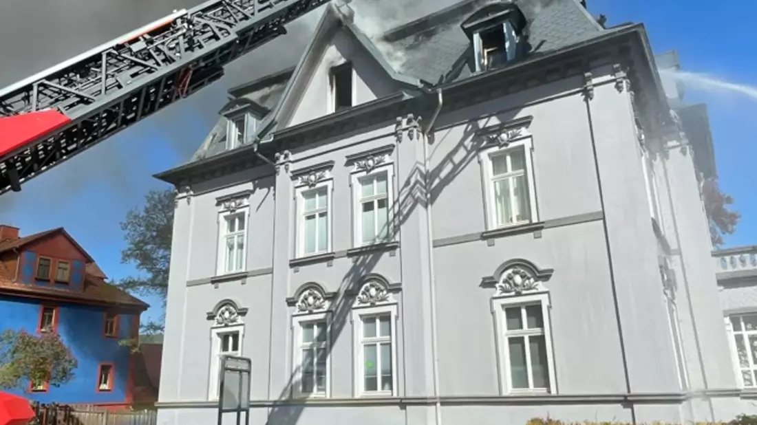 LPI-NDH: Brand in Mehrfamilienhaus - ein Kind verletzt - Bild: presseportal.de