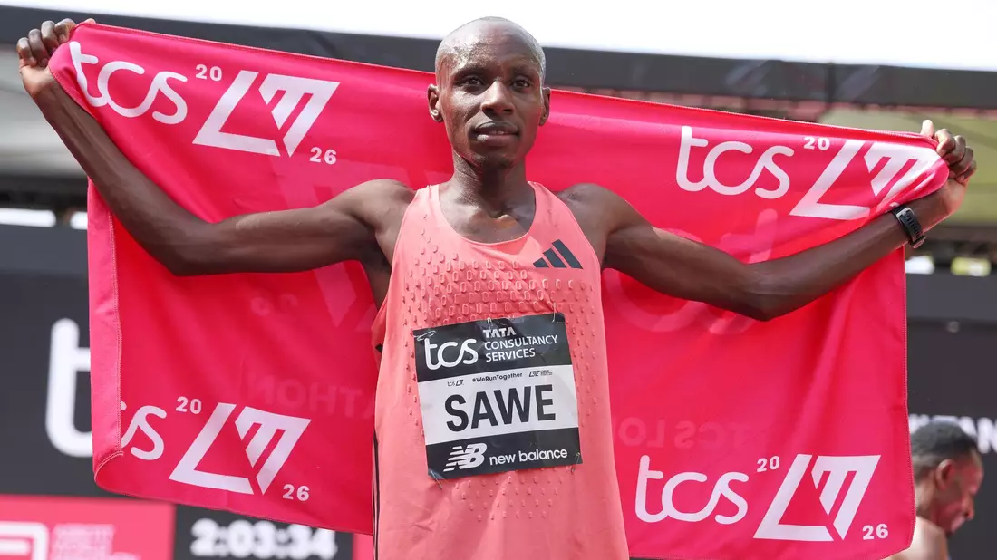 Sabastian Sawe durchbrach die Zwei-Stunden-Schallmauer im Marathon. - Bild: Ian Walton/AP/dpa