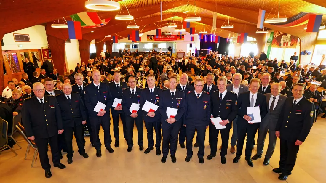 FW-PB: Feuerwehren im Paderborner Land ziehen Bilanz eines einsatzreichen Jahres / Verbandsversammlung des Verbandes der Feuerwehren (VdF) im Kreis Paderborn - Bild: presseportal.de