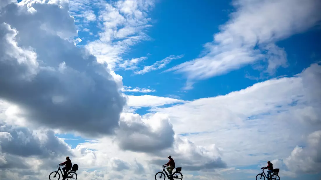 Heiter bis wolkig zeigt sich das Wetter in Deutschland zur neuen Woche. (Symbolbild) - Bild: Sina Schuldt/dpa
