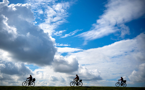 Heiter bis wolkig zeigt sich das Wetter in Deutschland zur neuen Woche. (Symbolbild) - Foto: Sina Schuldt/dpa
