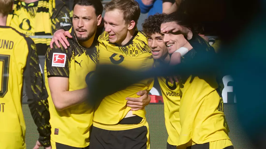 Jubel bei Borussia Dortmund: Die vorzeitige Champions-League-Qualifikation ist geschafft.  - Bild: Bernd Thissen/dpa