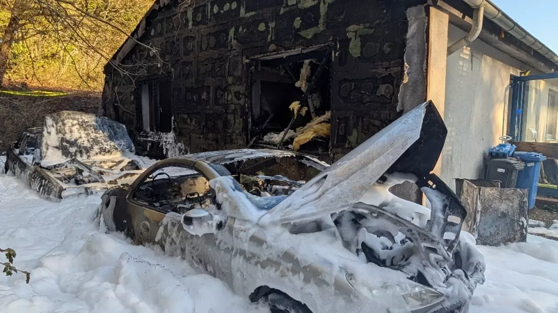 POL-PIDN: Brand zweier PKW greift auf Wohngebäude über - Bild: presseportal.de