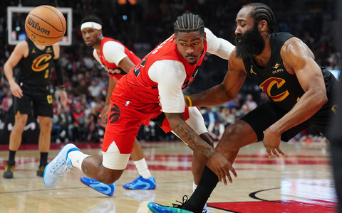 James Harden (r) gehörte zu Clevelands erfolgreichsten Punktesammlern. - Foto: Frank Gunn/The Canadian Press/AP/dpa