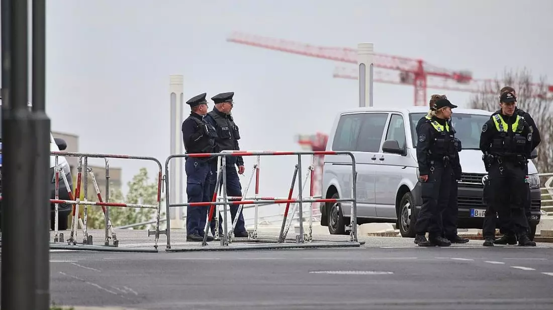 Polizeiabsperrung vor dem Bundeskanzleramt (Archiv) - Bild: via dts Nachrichtenagentur