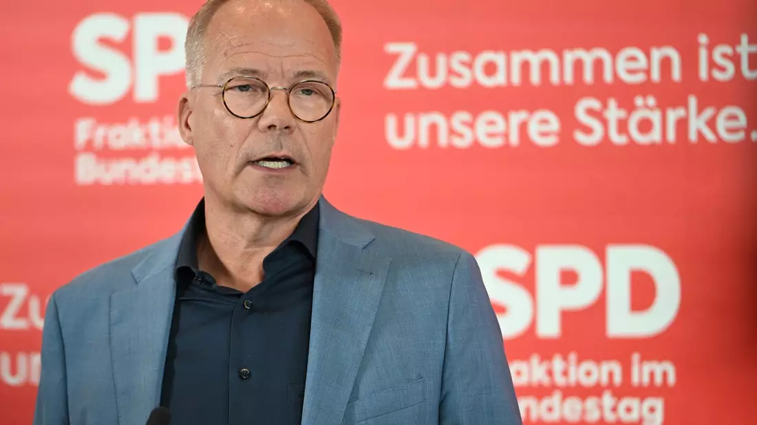 SPD-Fraktionschef Miersch hat ein Aussetzen der Schuldenbremse ins Gespräch gebracht. (Archivbild)  - Bild: Markus Lenhardt/dpa
