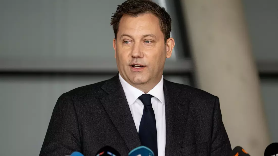 Finanzminister Klingbeil will die Regeln zur Selbstanzeige verschärfen.   - Bild: Fabian Sommer/dpa