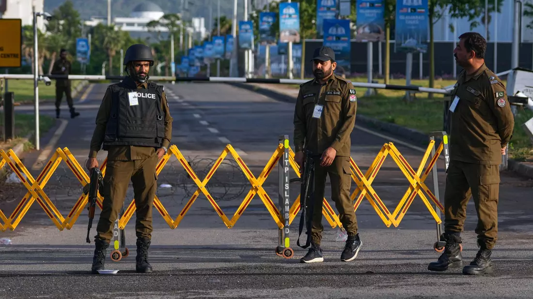Der für die Verhandlungen in Islamabad vorhergesehene Ort ist von pakistanischen Sicherheitskräften weiträumig abgesperrt worden. (Archivbild) - Bild: Anjum Naveed/AP/dpa