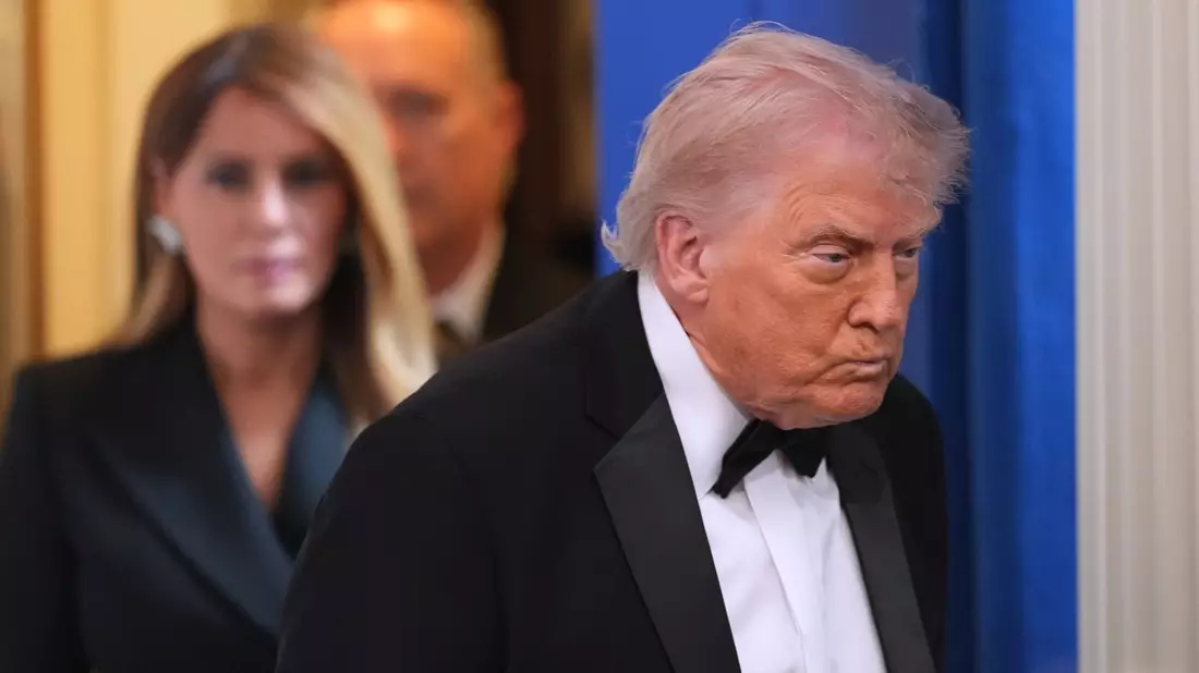 Trump spricht nach den Schüssen zur Presse. - Bild: Alex Brandon/AP/dpa