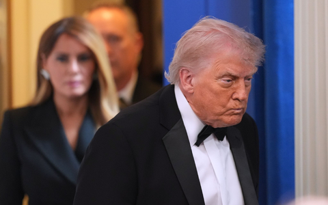 Trump spricht nach den Schüssen zur Presse. - Foto: Alex Brandon/AP/dpa