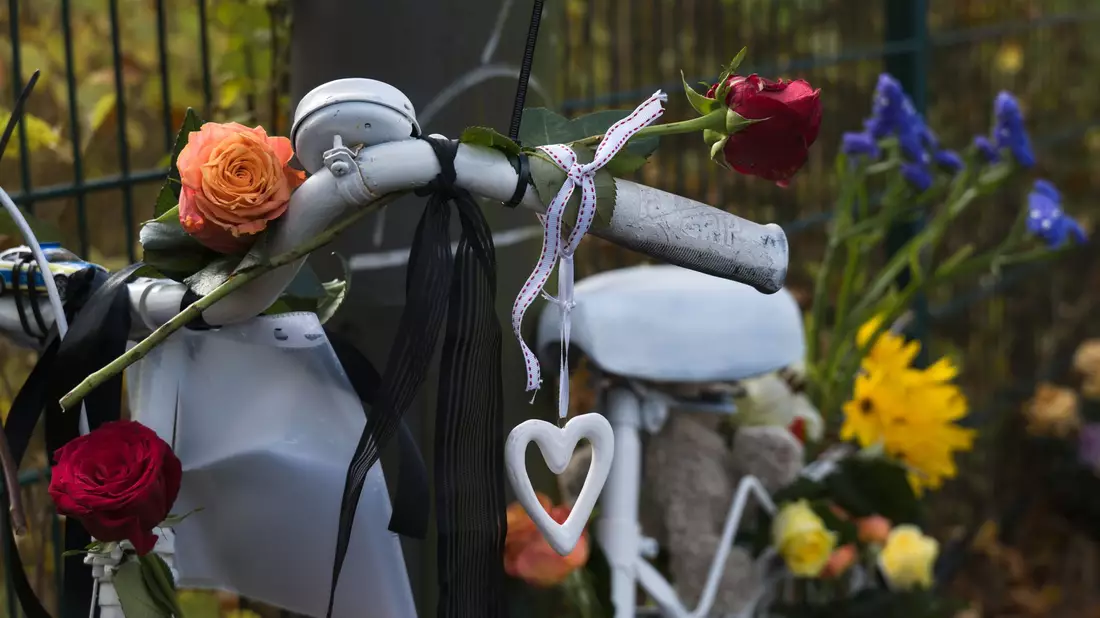 Die Zahl der im Straßenverkehr getöteten Radlerinnen und Radler ist weiter angestiegen. (Archivbild) - Bild: Marcus Golejewski/dpa