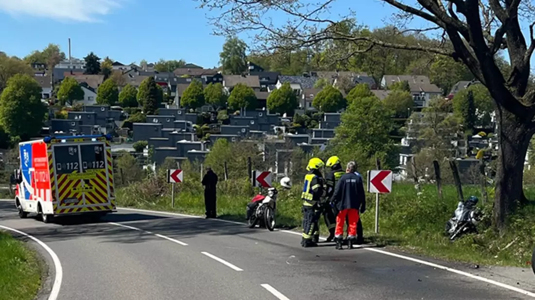 POL-GM: Motorradfahrer rutscht in den Gegenverkehr - Bild: presseportal.de