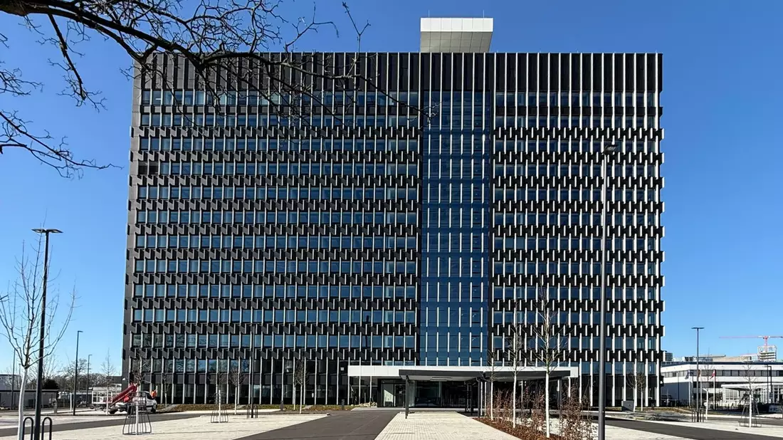 LKA-NRW: LKA übernimmt kernsaniertes Hochhaus - 440 Beschäftigte kehren heim an die Völklinger Straße - Bild: presseportal.de