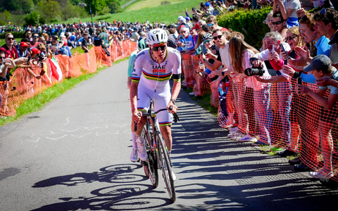Nur Tadej Pogacar (vorne) konnte Paul Seixas bei Lüttich-Bastogne-Lüttich abhängen. - Foto: Pool Bernard Papon/Belga/dpa