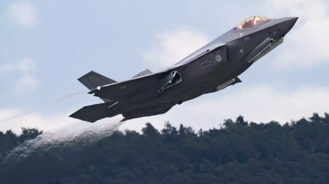 Zu den militärischen Ausgaben zählen die Forscher nicht nur Geld für Kampfjets, Panzer und Co, sondern auch für Personal, Militärhilfen und Forschung. (Illustration) - Bild: Boris Roessler/dpa