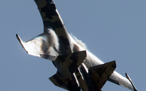 Zahlreiche Krisen und Kriege weltweit befeuern die Militärausgaben der Länder. Dieser Trend wird sich weiter fortsetzen, meinen die Sipri-Forscher. (Illustration) - Foto: Sergei Chirikov/EPA/dpa