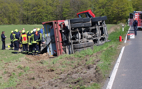 POL-DN: Lkw auf der L246 umgekippt - Fahrer verletzt - Foto: presseportal.de