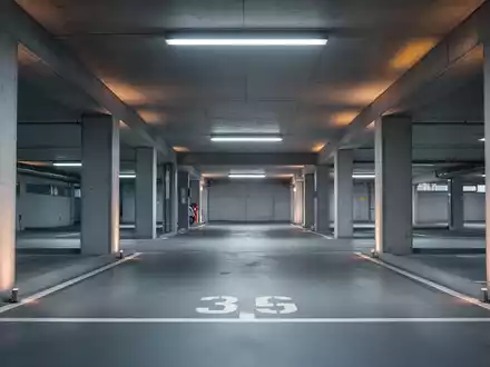 BFH-Urteil: Parkplatzkosten als Werbungskosten absetzbar - Foto: über boerse-global.de