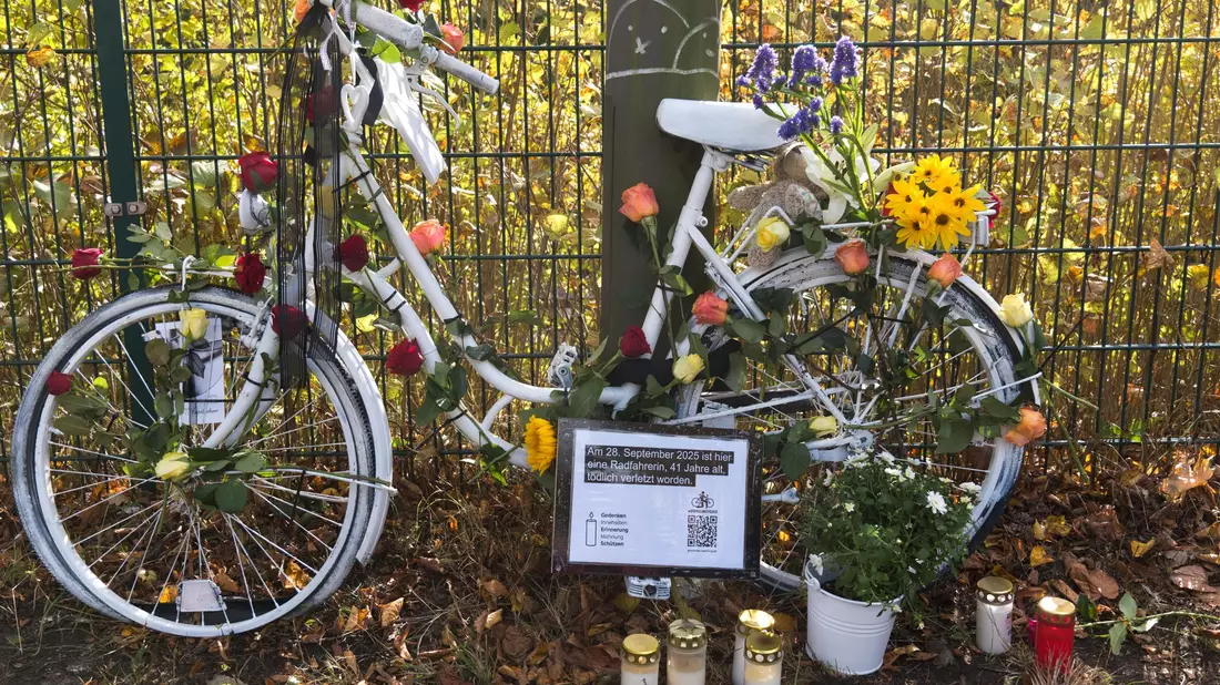 Nach vorläufiger Statistik war jeder sechste (16,4 Prozent) im Straßenverkehr getötete Mensch mit dem Fahrrad unterwegs. (Archivbild) - Bild: Marcus Golejewski/dpa