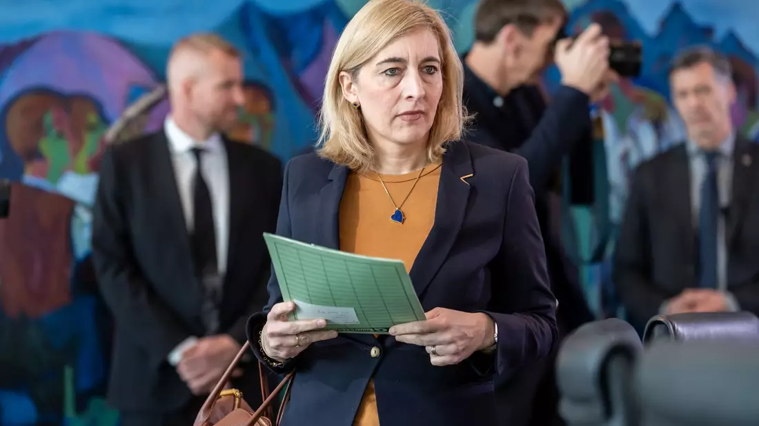 Die Reformpläne von Gesundheitsministerin Nina Warken (CDU) stoßen auf viel Kritik. (Archivbild) - Bild: Michael Kappeler/dpa