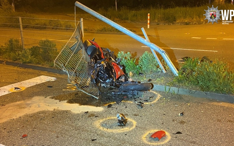 POL-PDKL: Motorradfahrer kracht gegen Ampelanlage - Foto: presseportal.de
