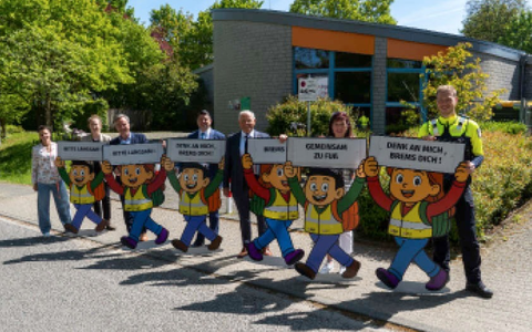 POL-VIE: Feierliche Übergabe der neuen Vekehrshelden in Viersen - Foto: presseportal.de