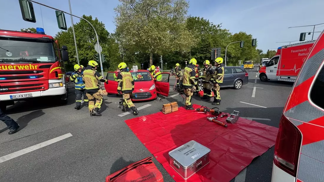 FW-GE: Verkehrsunfall mit zwei verletzten Personen in Gelsenkirchen Erle - Bild: presseportal.de