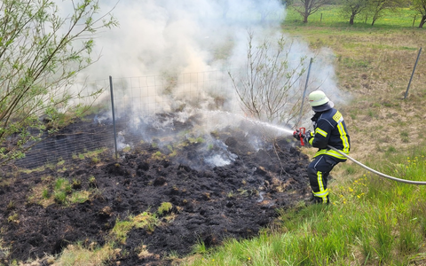 FW Celle: Böschungsbrand an der B3 - Foto: presseportal.de