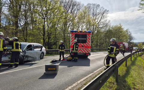 FW Südheide: Schwerer Verkehrsunfall auf der Weyhäuser Straße bei Unterlüß - Foto: presseportal.de