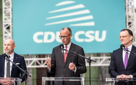 Merz kam am Abend für eine Aussprache zur Klausur. - Foto: Michael Kappeler/dpa