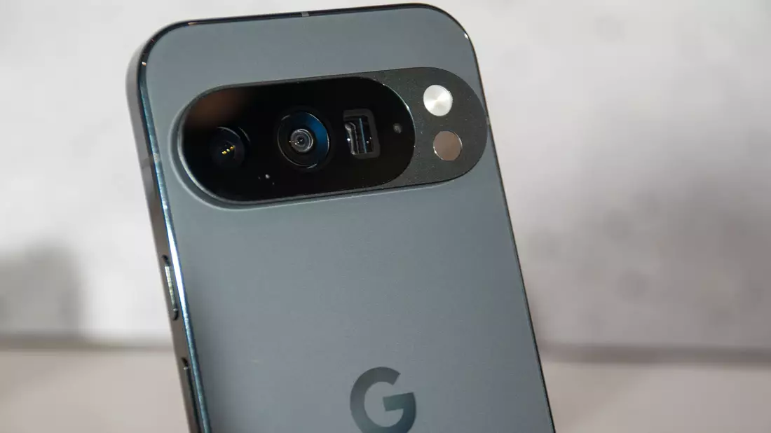 Google gehört zu den sogenannten Gatekeepern («Torwächtern»), die wegen ihrer dominanten Stellung besonderen EU-Wettbewerbsregeln unterliegen. (Symbolbild) - Bild: Andrej Sokolow/dpa