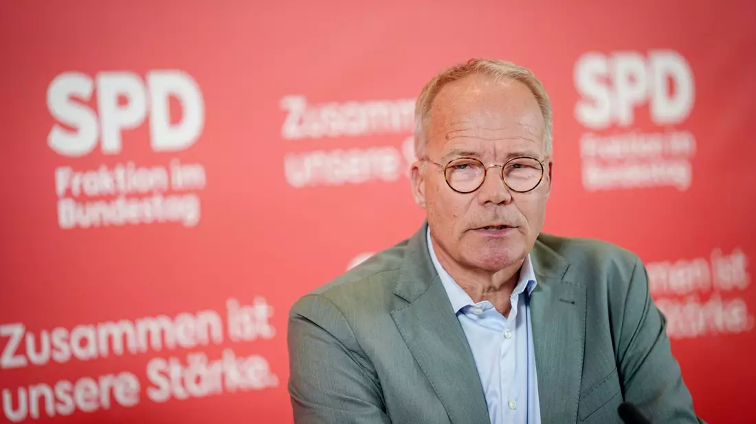 Der SPD-Fraktionschef berichtet von sehr konstruktiven Gesprächen.  - Bild: Kay Nietfeld/dpa