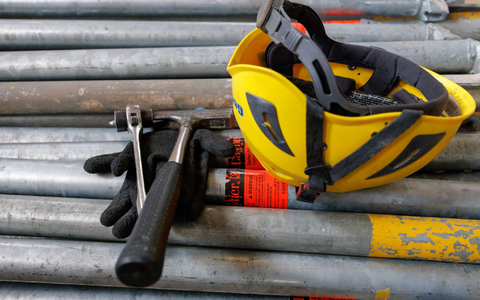 74 Menschen sind im vergangenen Jahr auf deutschen Baustellen gestorben. (Symbolbild) - Foto: Daniel Karmann/dpa