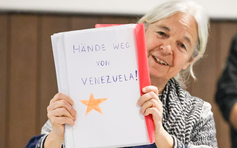 Daniela Klette fällt vor allem mit politischen Botschaften auf. (Archivbild) - Foto: Focke Strangmann/dpa